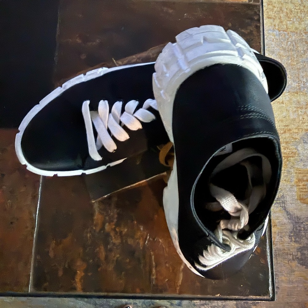 🖤 Steve Madden platform sneakers! 🖤